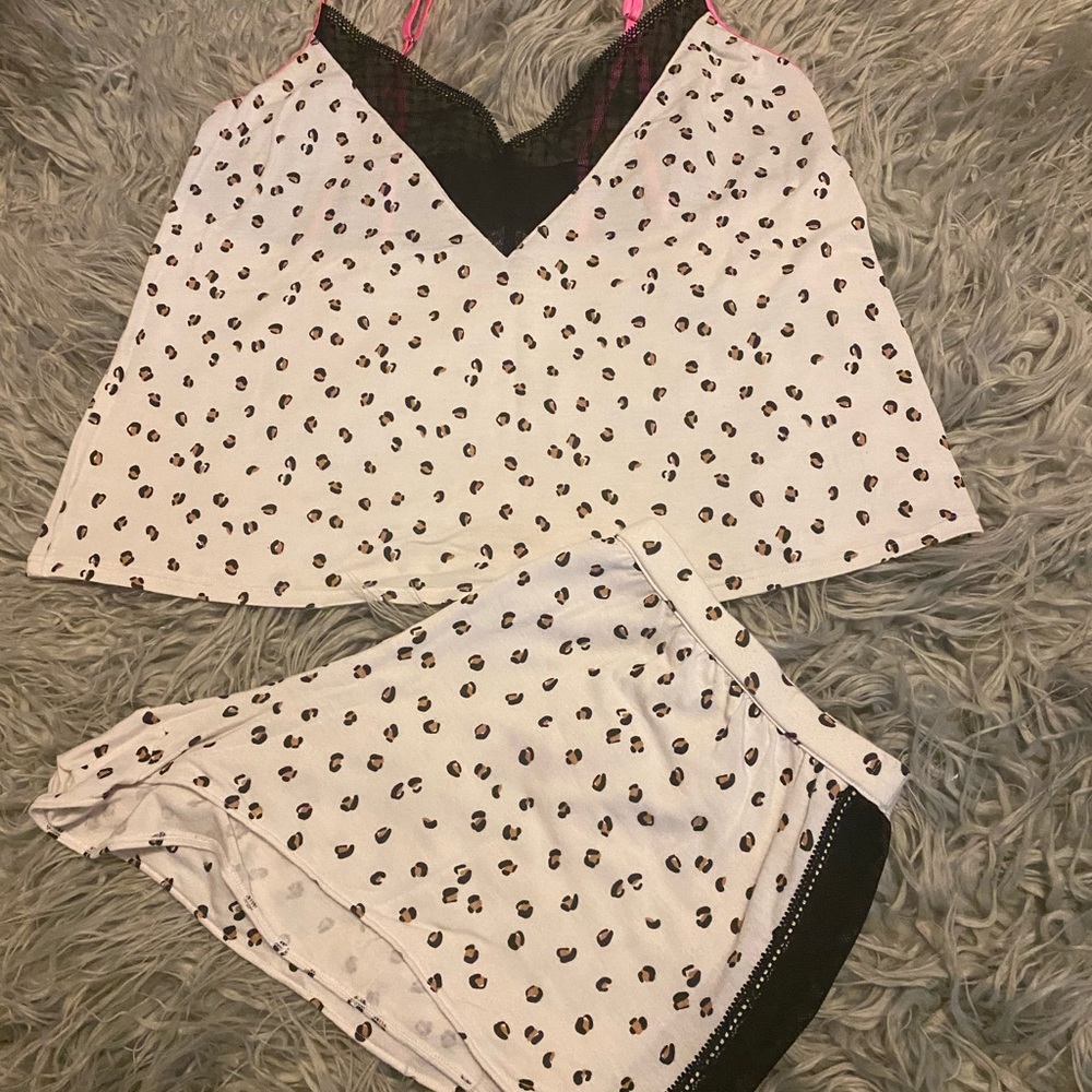 VS pink Pajama set! Top/ cami with adjustable straps  size Small! Sexy & comfy🔥🔥